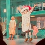 Molly i Annie på Folketeateret