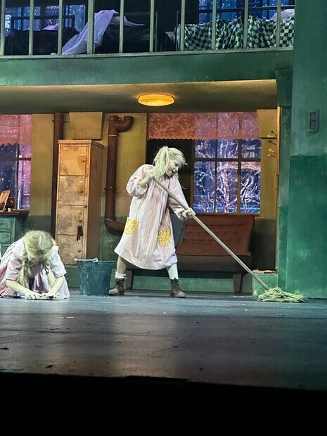 Molly i Annie p Folketeateret