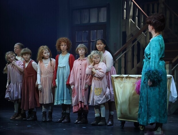 Annie, Folketeateret Annie, Folketeateret