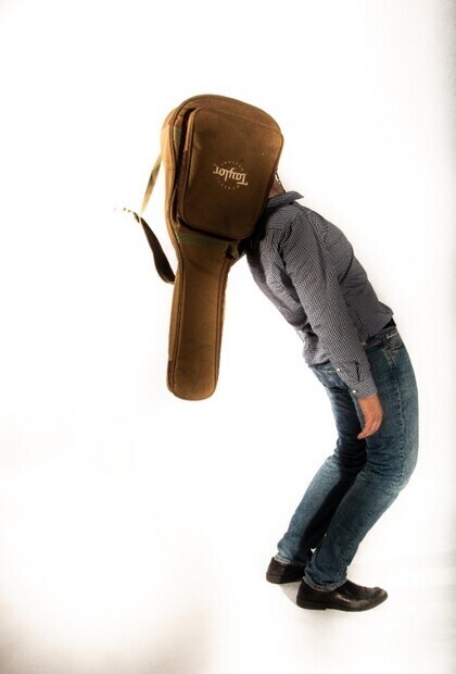 Gitarr fodral på huvud Gitarr fodral på huvud