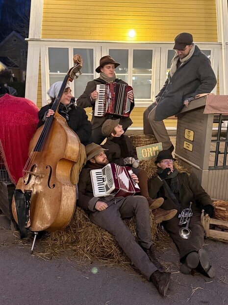 Rasmus sjunger med luffarorkestern