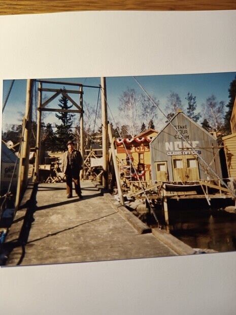 Meg på brua inn til byen