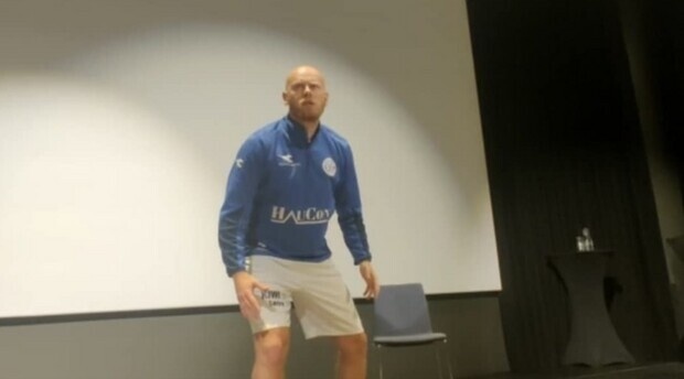 Komisk fotballteater