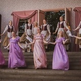 Rollen som hembitrde i musikalen Hans & Greta.