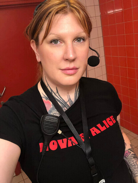 I väntan på nästa scen tar man en selfie! I väntan på nästa scen tar man en selfie!