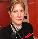 I väntan på nästa scen tar man en selfie! I väntan på nästa scen tar man en selfie!
