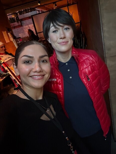 Backstage ned kjendis