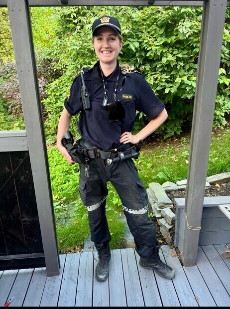 Prøvde min eksmann sin politiuniform