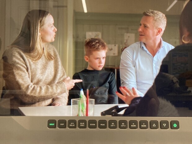 Utviklingssamtale på skolen hvor foresatte krangler