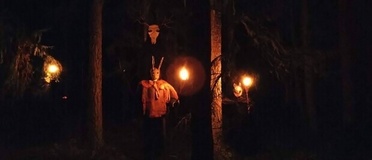 Sekt i skogen på spökvandrig