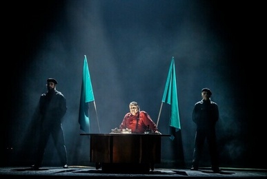 Figaro skiljer sig - Majorens hejdukar Figaro skiljer sig - Majorens hejdukar