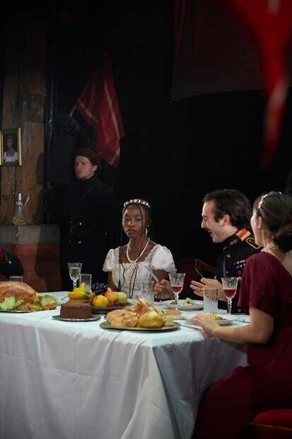 Prinsess Kinyena, kongefamilie måltid