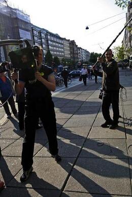 I ett kameraöga. I ett kameraöga.