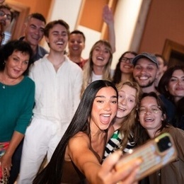Jobb för Dua Lipa och musiktalanger i Kosovo 2025 Jobb för Dua Lipa och musiktalanger i Kosovo 2025
