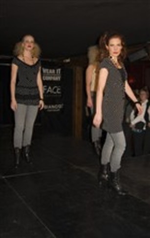 Catwalk i rebro med Ware it, Make up store och P o Co fris