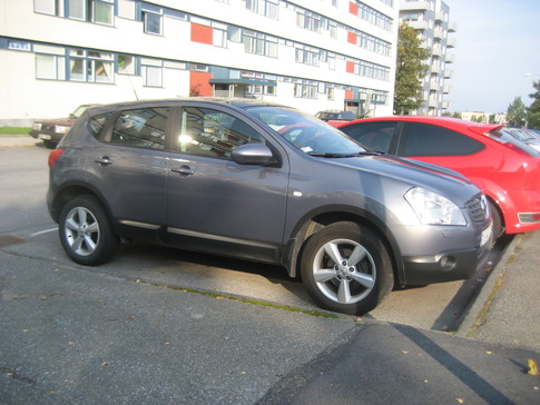 BIL NISSAN