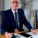 Jurist, som så ofta. Jurist, som så ofta.