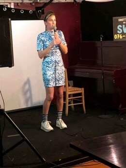 Stand up på Snotty Seaside. Stand up på Snotty Seaside.