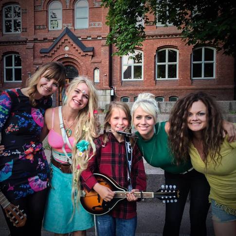 Musikkvideo med Katzenjammer Musikkvideo med Katzenjammer