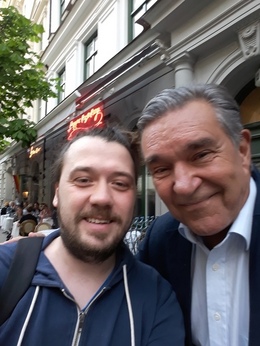 Lyckligare kan ingen vara Lyckligare kan ingen vara