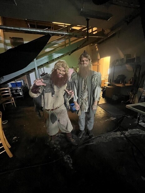 Rolig inspelning, man spelar troll