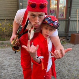 Mini-LOV1-Pontus i musikvideo och p livespelningar