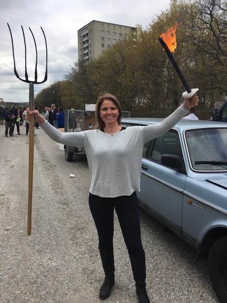 Grotesco  - Moralpanik ett samtidsscenario Grotesco  - Moralpanik ett samtidsscenario