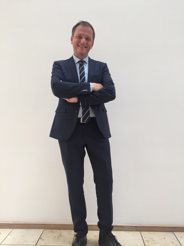 Statist NN Statist NN