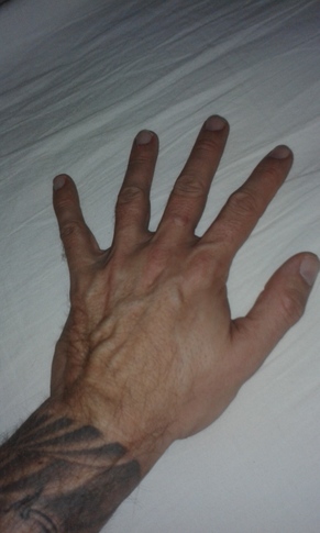 Hnder