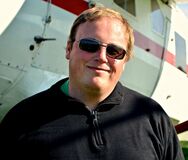 Blid 3 Svart genser Nært ansikt Blid 3 Svart genser Nært ansikt