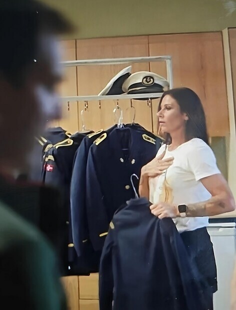 Filmopptak hvor jeg skvetter til nr noen braser inn dren