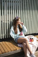 Modell for JOY Vitamins