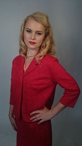 50 talls makeup modell. 50 talls makeup modell.