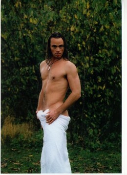 Poserar i regnet Poserar i regnet