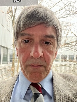 +15 år med hjälp av peruk