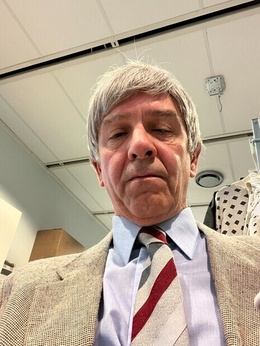 +15 år med hjälp av peruk +15 år med hjälp av peruk