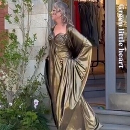 Modevisning av Malena Ehrmans klänningar