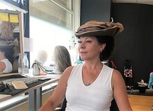 På Kostymprovet. På Kostymprovet.