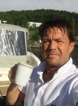 Ansikt - i båt med kaffe Ansikt - i båt med kaffe