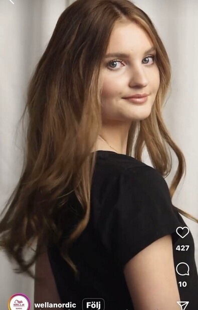 Wella, hårmodell nöjd/glad