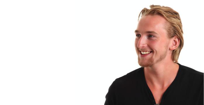 * En Gutt/ung Mann over 18 r som kan spille i internfilm for Vinmonopolet