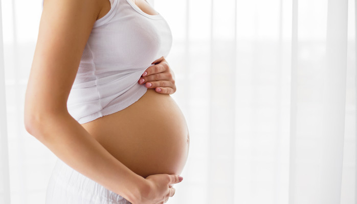 Gravid kvinna i 30-rsldern, fr roll som kontorsanstlld.