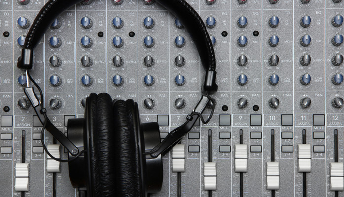 Sker tysk voiceover-talent til innspilling