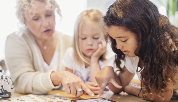 Kvinnlig pensionr skes till reklamfilm fr Pedagogpoolen