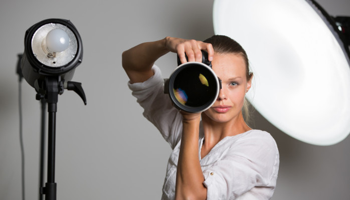 Kvinnor/mn 45+ skes till reklamfotografering