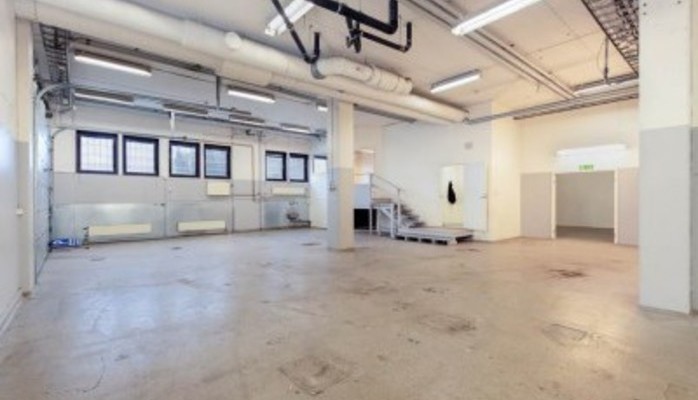 Källar/industrilokal sökes i Stockholm för en dag