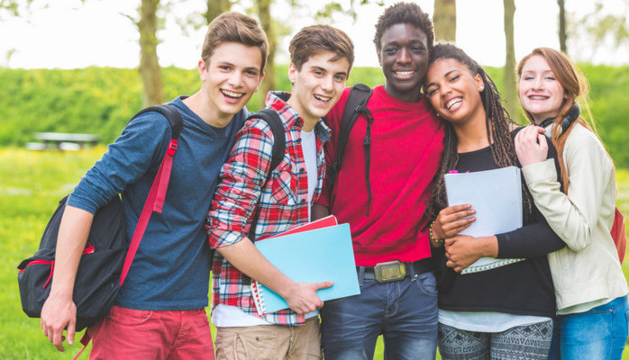 Tjejer  11-16 r till reklamfilm fr Bank