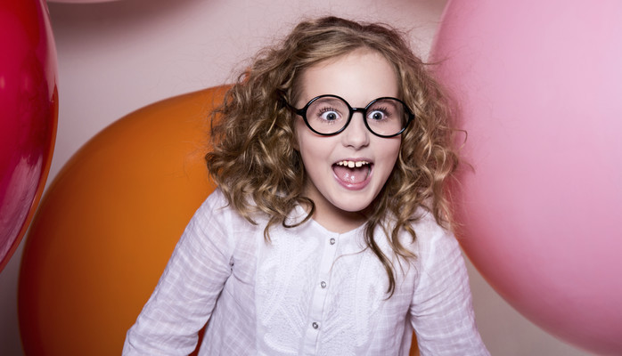 Dotter 11-13 r med tandstllning till reklamfilm