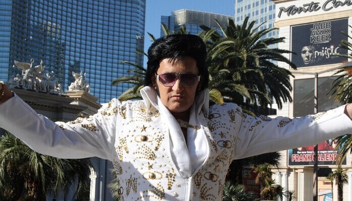 Elvis imitatr skes till reklaminspelning