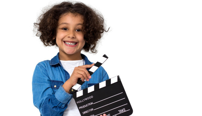 Et barn skes til reklamefilm